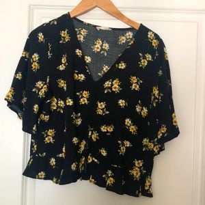 Short sleeve cropped blouse size L